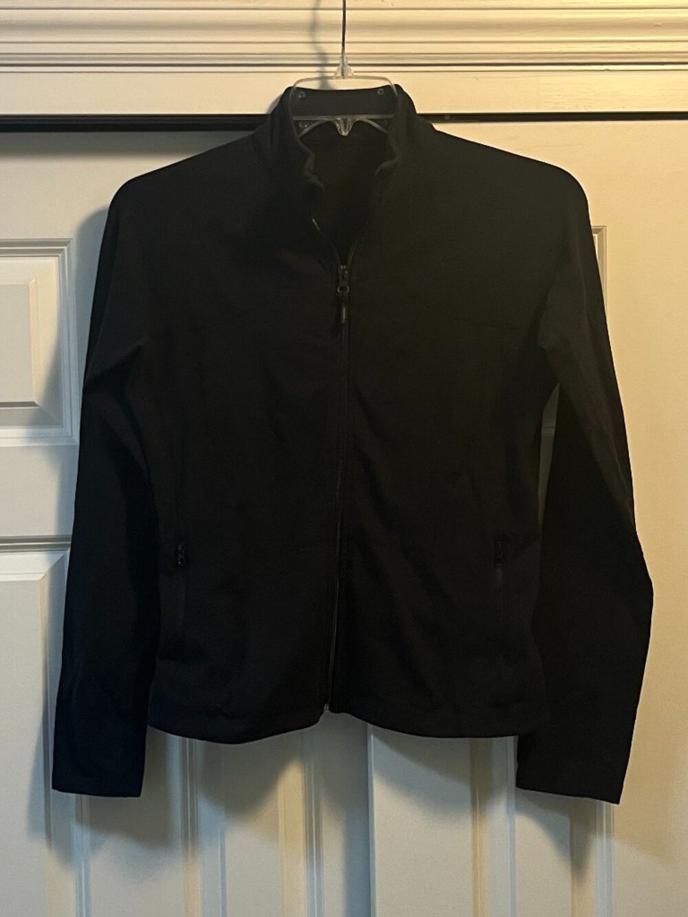 Women's Lululemon Full Zip Jacket Black Size 6/8?